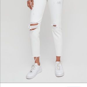 Levi’s Wedgie Icon distressed white jeans Sz 25